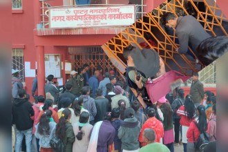 बैतडी शिक्षक मृत्यु प्रकरण :पाटन नगरपालिकामा तालाबन्दी , राजमार्ग अवरुद्ध 