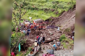 बैतडीमा पहिरोले घर पुरिँदा आमा-छोराको मृत्यु, पाहुना बस्न आएकी महिलासहित ३ घाइते